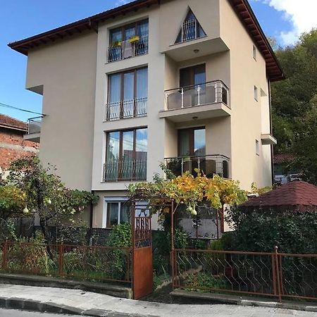 Guest Rooms Profirov Zlatograd Eksteriør billede