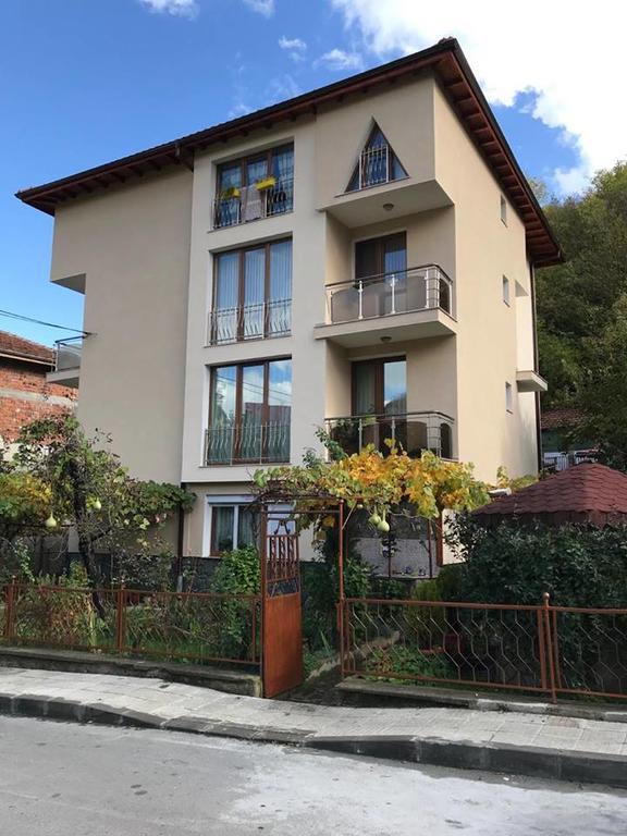 Guest Rooms Profirov Zlatograd Eksteriør billede